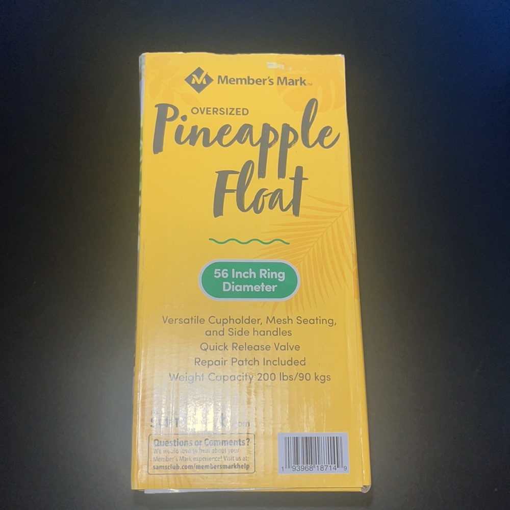 Member’s Mark Oversized pineapple pool float - Picture 3 of 4
